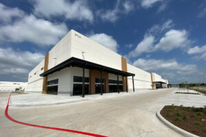 West Worth Commerce Center offers flexible, industrial move-in ready spaces designed for immediate occupancy from 29,000 SF up to 427,000 SF.